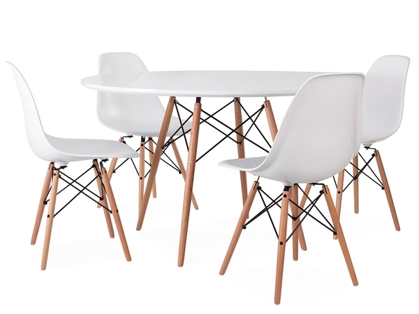 Eames Tisch WDW mit 4 Stühlen